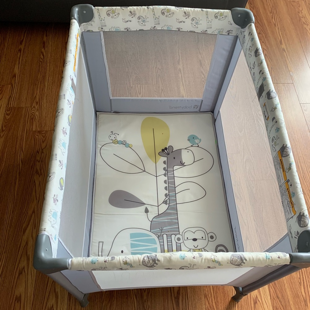 Baby trend playard